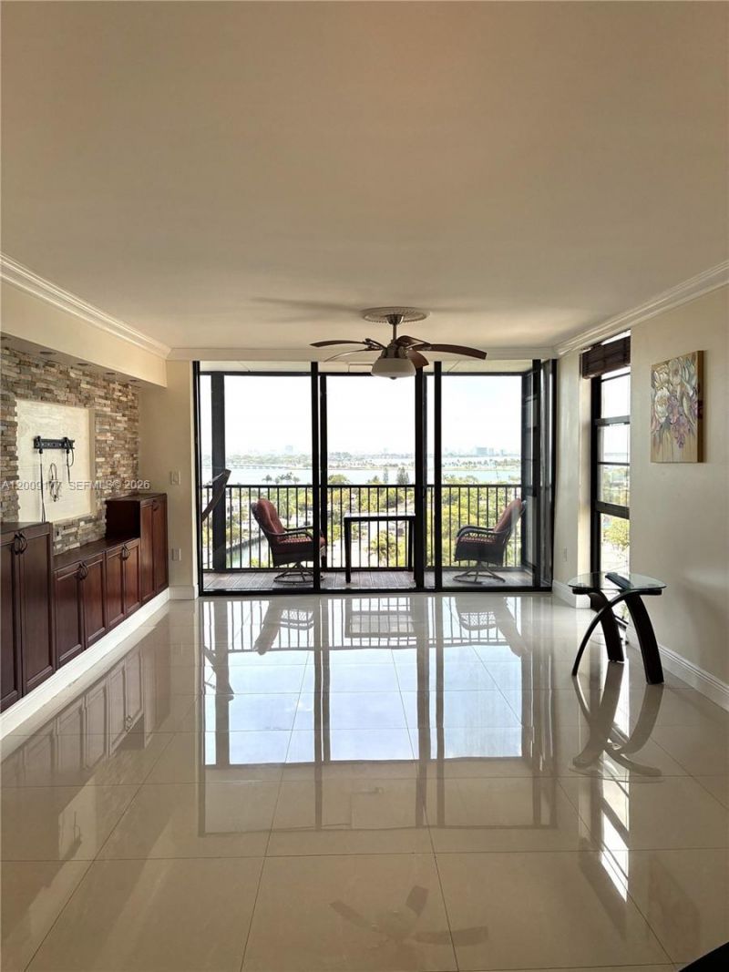 2500 NE 135th St , Unit C1011, North Miami, FL 33181 Photo