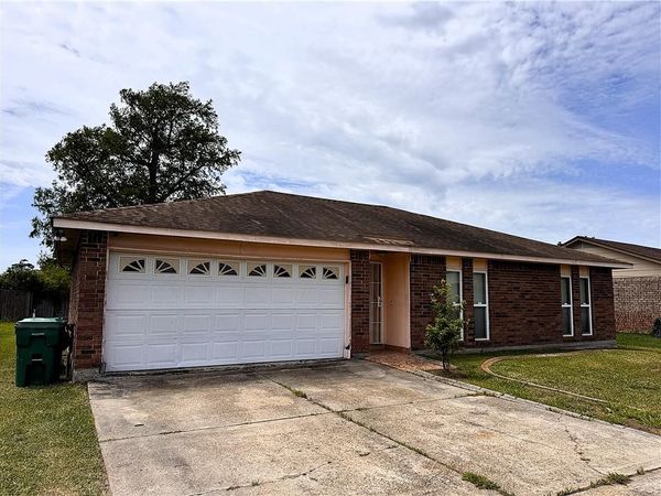 2476 PAIGE JANETTE Drive , Harvey, LA 70058