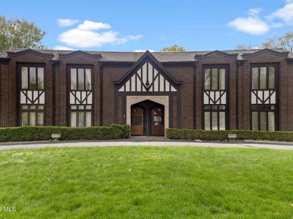 3905 Hillandale Road, Ottawa Hills, OH 43606