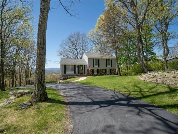 103 Panorama Dr, Vernon, NJ 07461