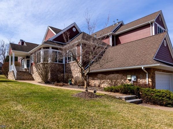 1 Turnberry Ln, Hardyston, NJ 07419