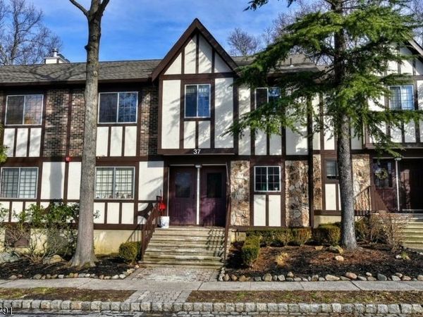 3707 Mark Twain Way, Mahwah, NJ 07430