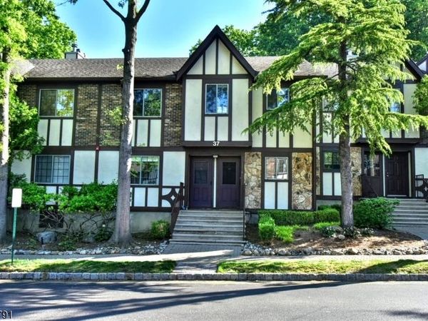3707 Mark Twain Way, Mahwah, NJ 07430