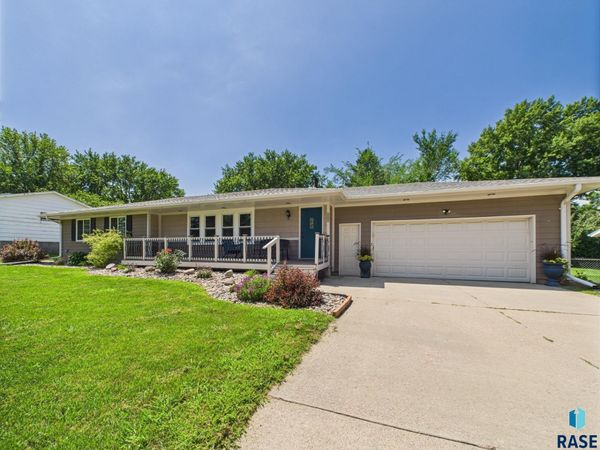 503 Wood St, Valley Springs, SD 57068