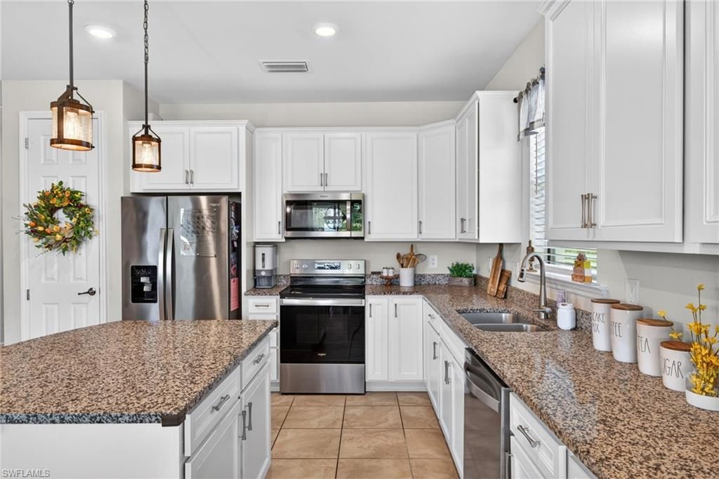 3721 E Hampton Cir, Alva, FL 33920 Photo