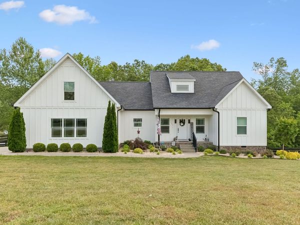 101 Amelia Dr , Bon Aqua, TN 37025