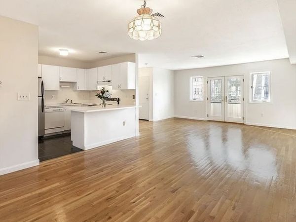622 Boston Ave, Unit 8D, Medford, MA 02155