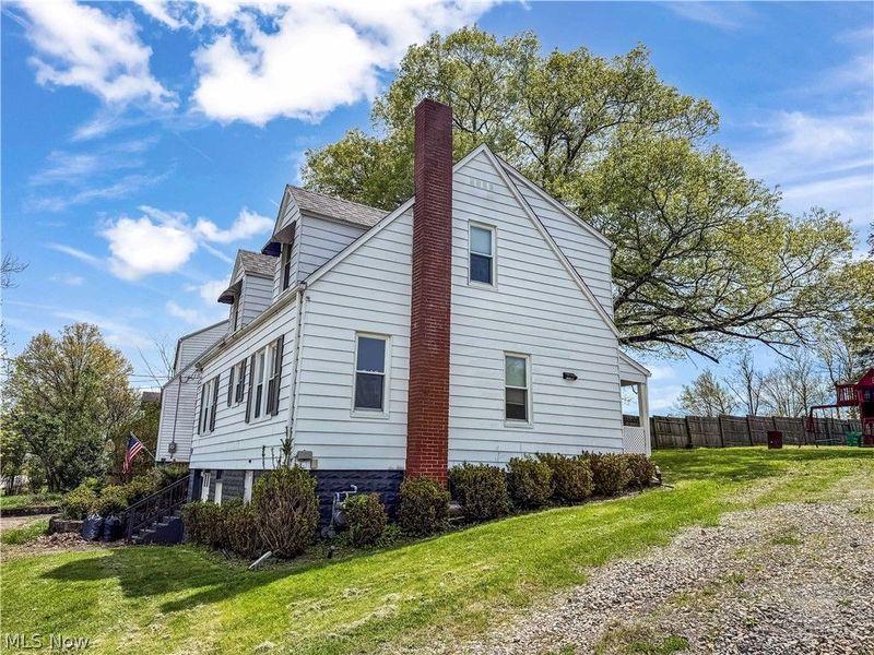 742 E Market Street, Cadiz, OH 43907 Photo 3