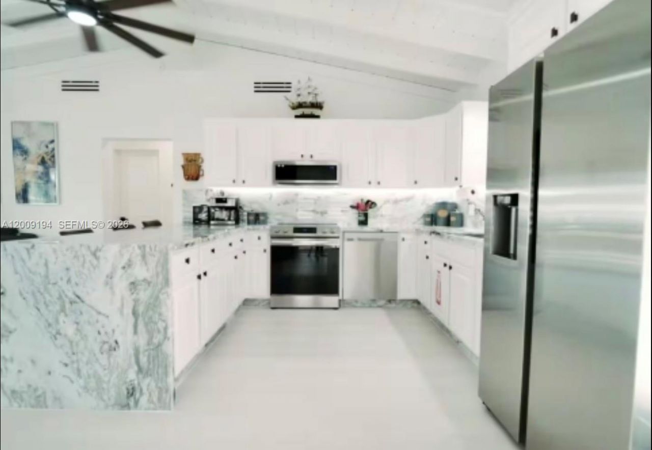2133 Yellowtail Dr, Marathon, FL 33050 Photo