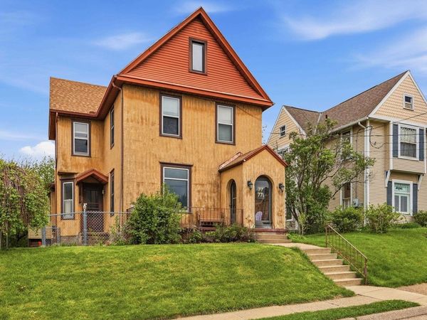 77 Alpine Street, Dubuque, IA 52001