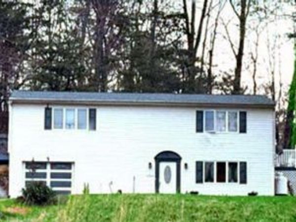 102 Keswick Farm RD, Troutville, VA 24175