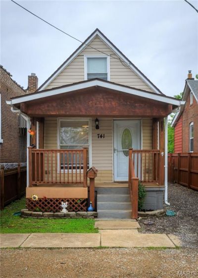 741 Regina Avenue , Saint Louis, MO 63125 Main Photo