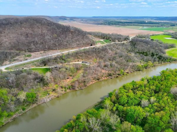 4078 Highway 79, Louisiana, MO 63353