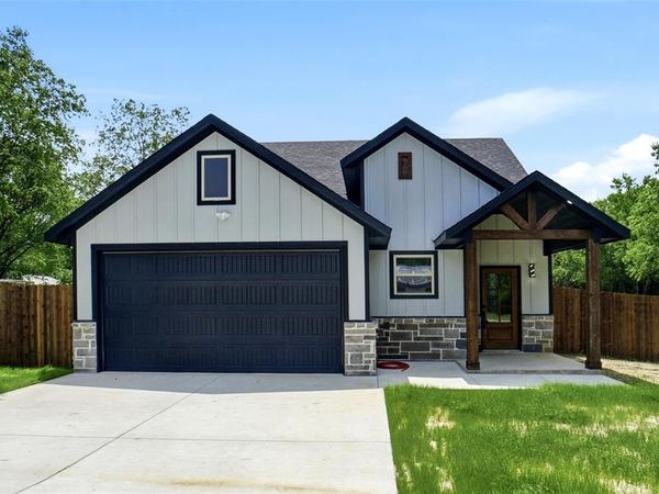 205 W Elm Street, Alvarado, TX 76009