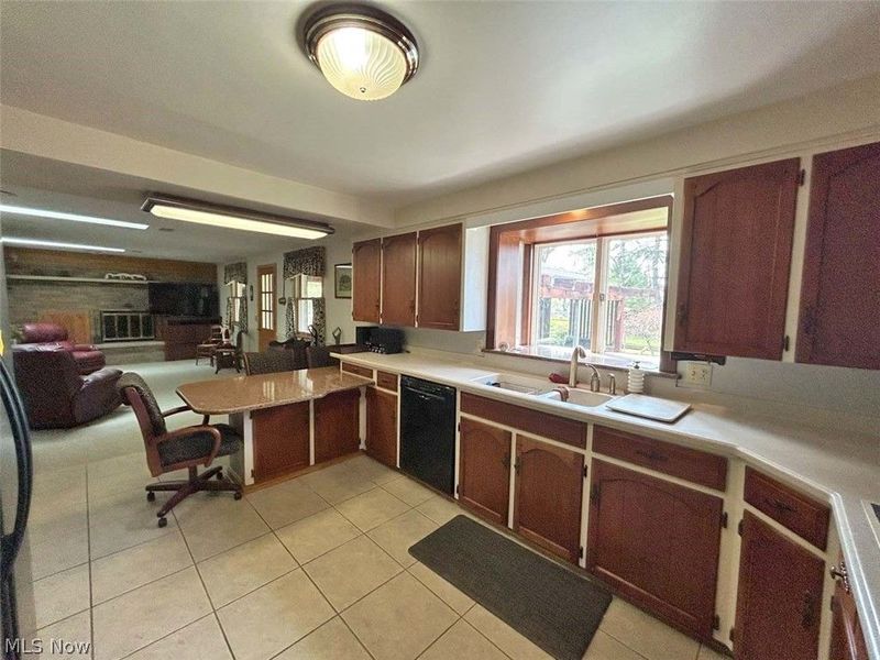 7470 Gayview Street, Louisville, OH 44641 Photo 11