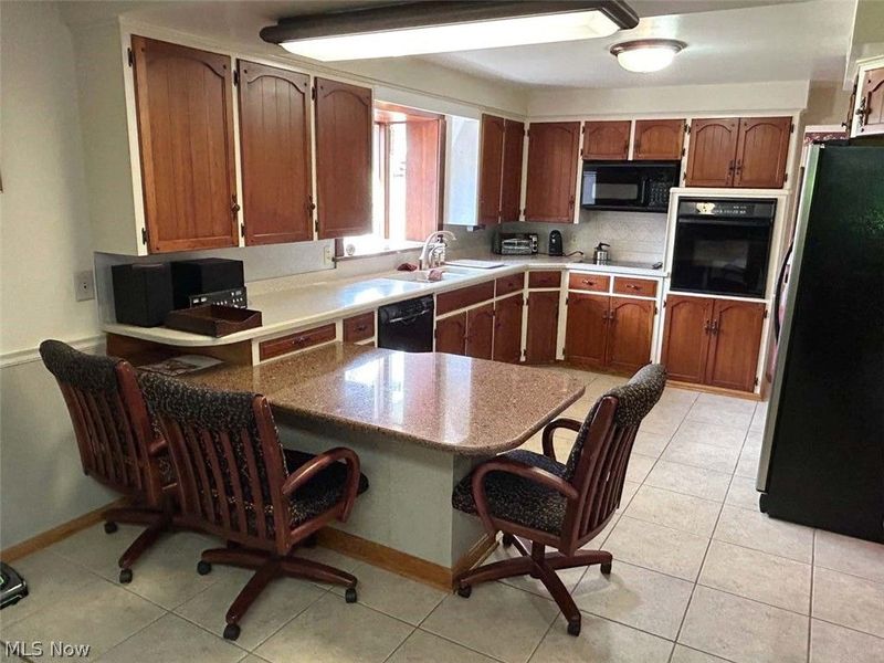 7470 Gayview Street, Louisville, OH 44641 Photo 13