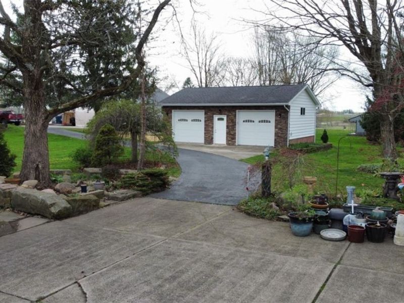 7470 Gayview Street, Louisville, OH 44641 Photo 6