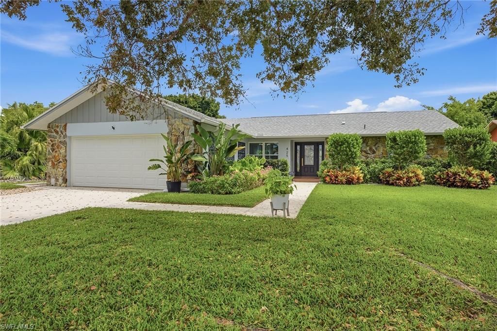 425 Pine Lake Dr, Naples, FL 34112 Main Photo