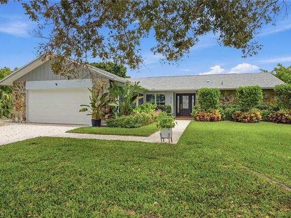 425 Pine Lake DR, NAPLES, FL 34112