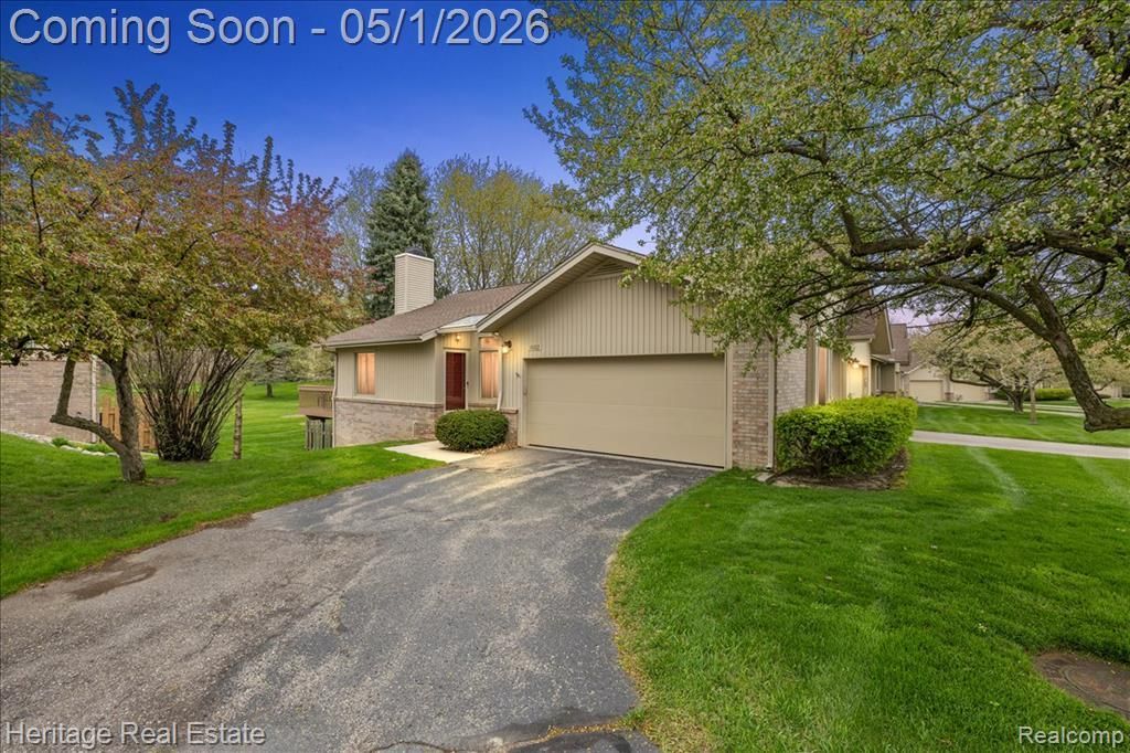 1932 Valley Lane, Orion Township, MI 48360 Main Photo