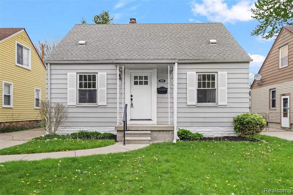 1990 Regina Avenue, Lincoln Park, MI 48146 Main Photo