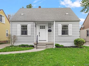 1990 Regina Avenue, Lincoln Park, MI 48146