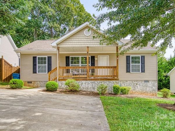 136 Newberry Drive, Fletcher, NC 28732
