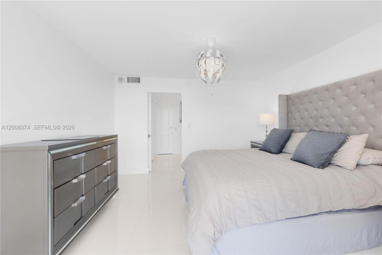 3701 N Country Club Dr, Unit 1805, Aventura, FL 33180 Photo