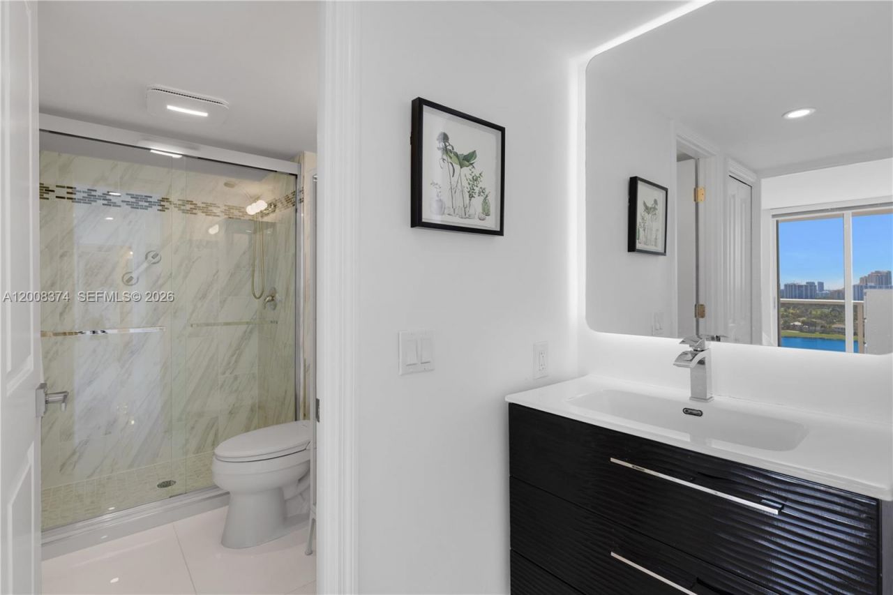3701 N Country Club Dr, Unit 1805, Aventura, FL 33180 Photo