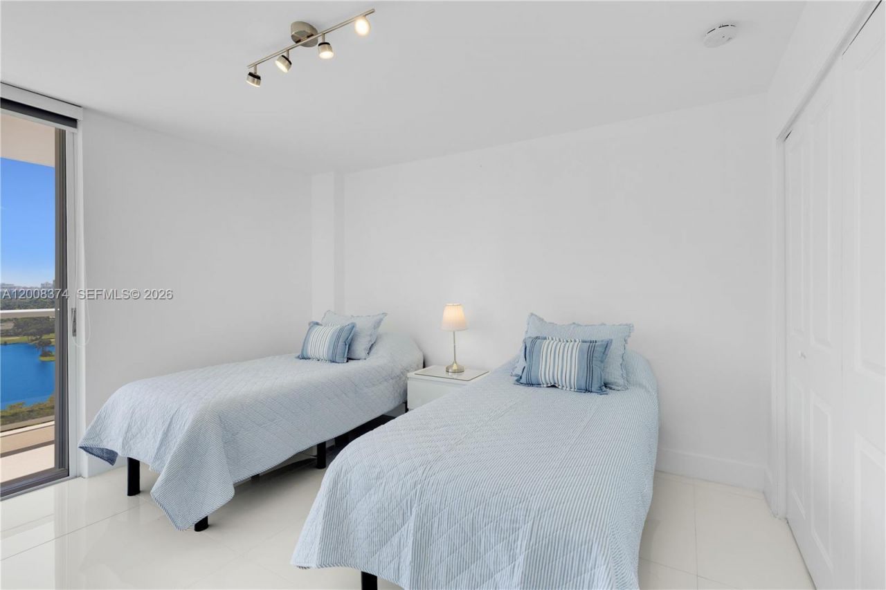 3701 N Country Club Dr, Unit 1805, Aventura, FL 33180 Photo