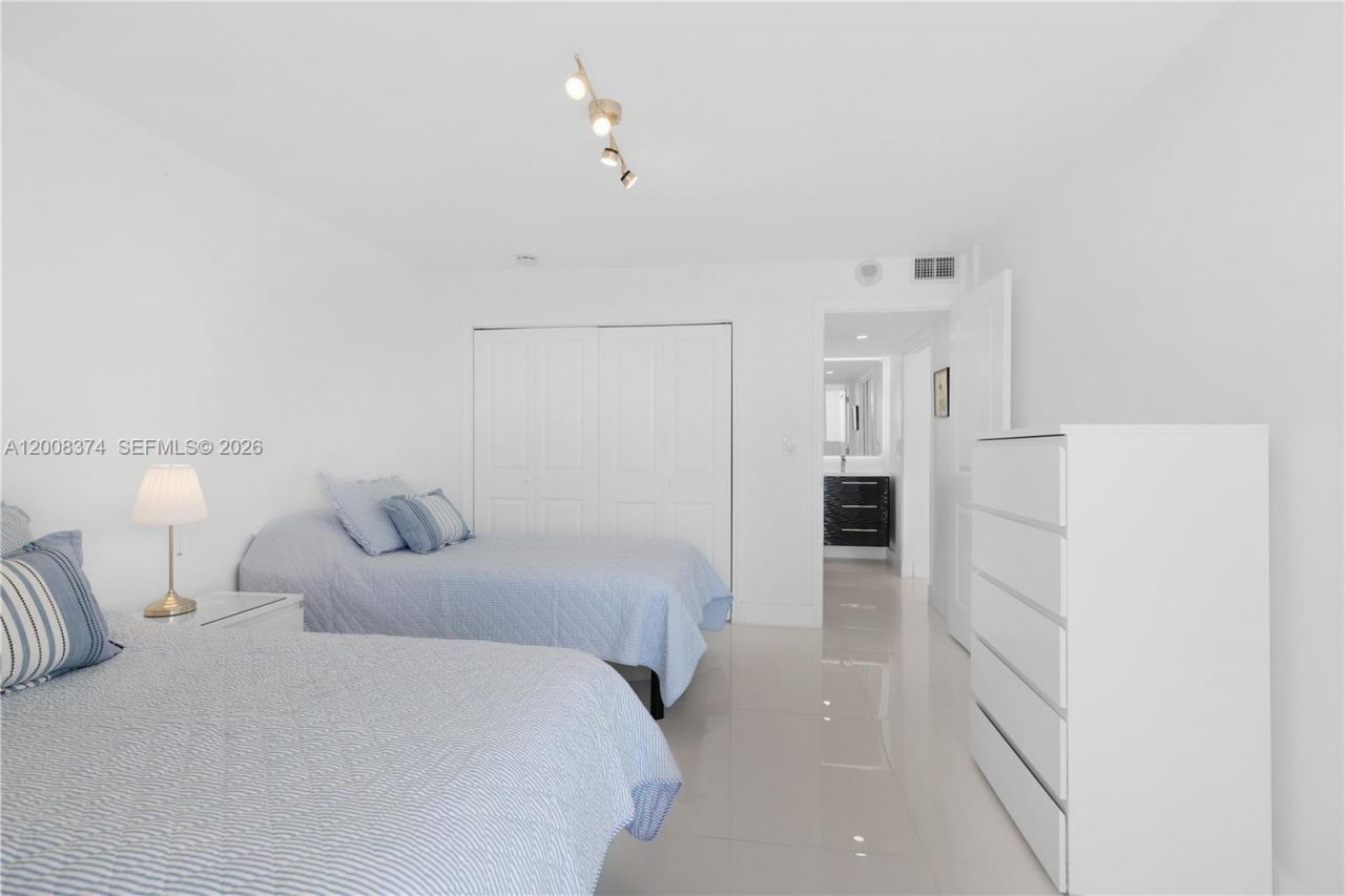 3701 N Country Club Dr, Unit 1805, Aventura, FL 33180 Photo