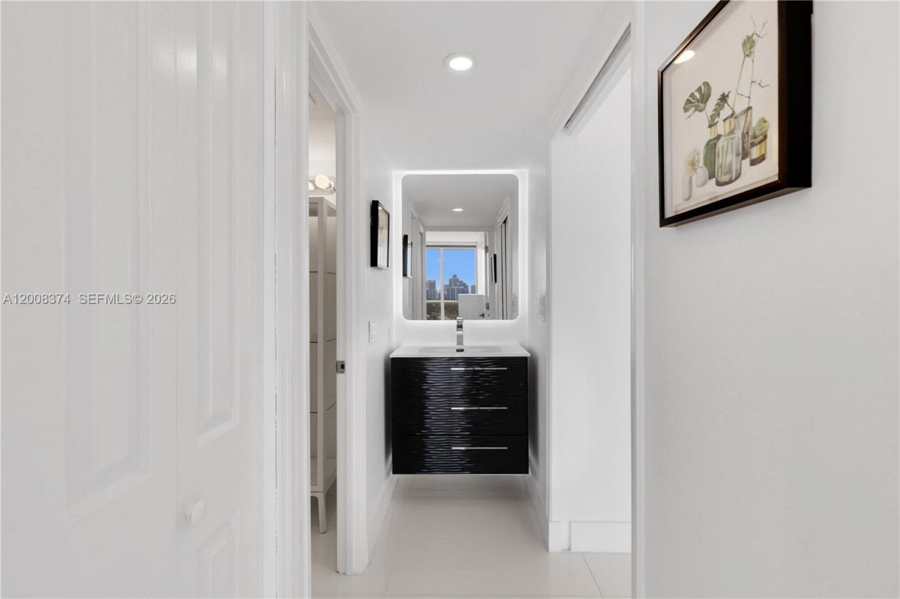 3701 N Country Club Dr, Unit 1805, Aventura, FL 33180 Photo