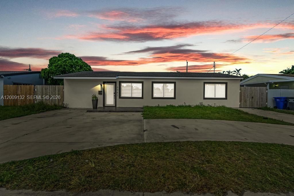6941 Sheridan St , Hollywood, FL 33024 Photo