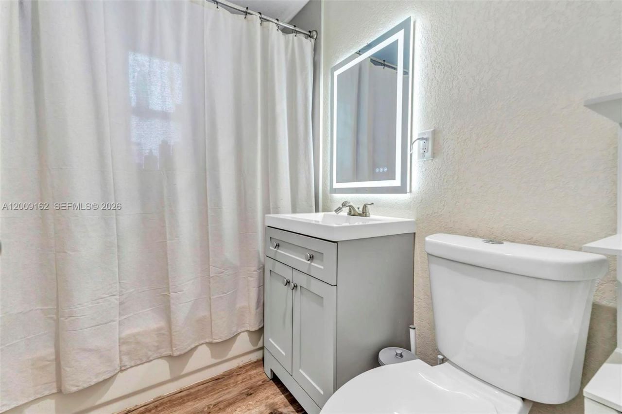 1030 NW 141st St, Miami, FL 33168 Photo