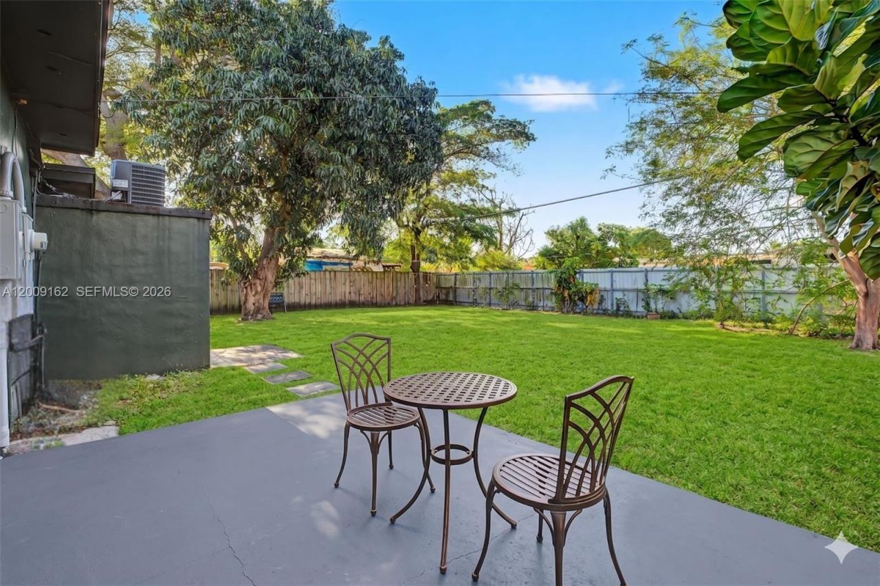 1030 NW 141st St, Miami, FL 33168 Photo