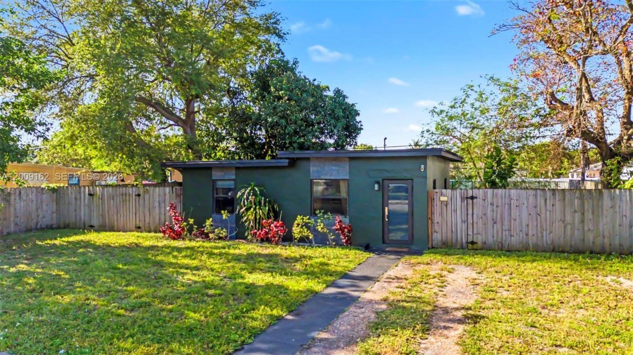 1030 NW 141st St, Miami, FL 33168 Photo