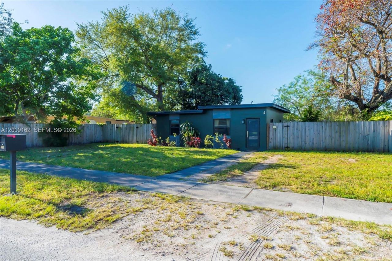 1030 NW 141st St, Miami, FL 33168 Photo