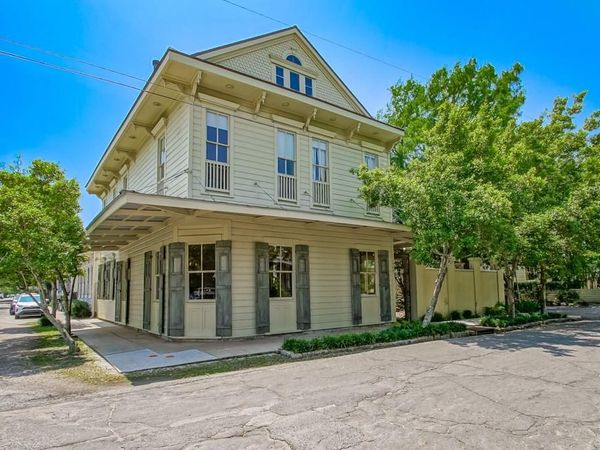 3900 COLISEUM Street , New Orleans, LA 70115