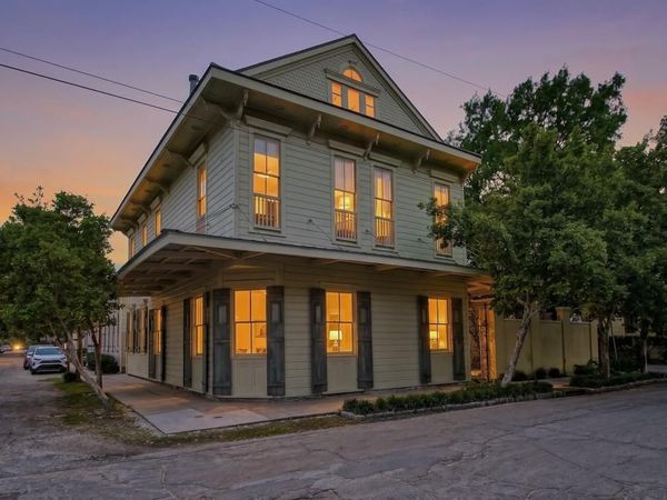 3900 COLISEUM Street, New Orleans, LA 70115
