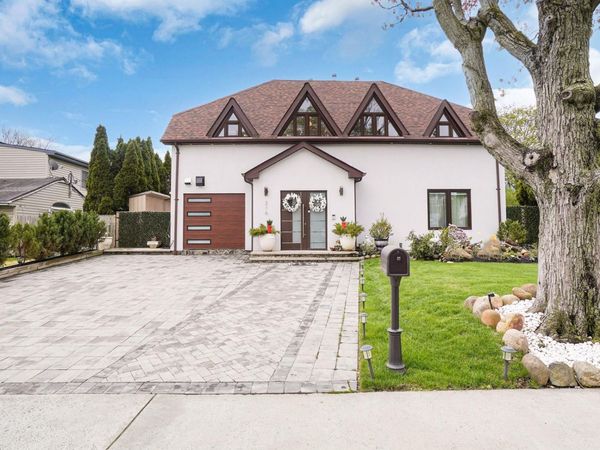 316 Acre Lane , Hicksville, NY 11801