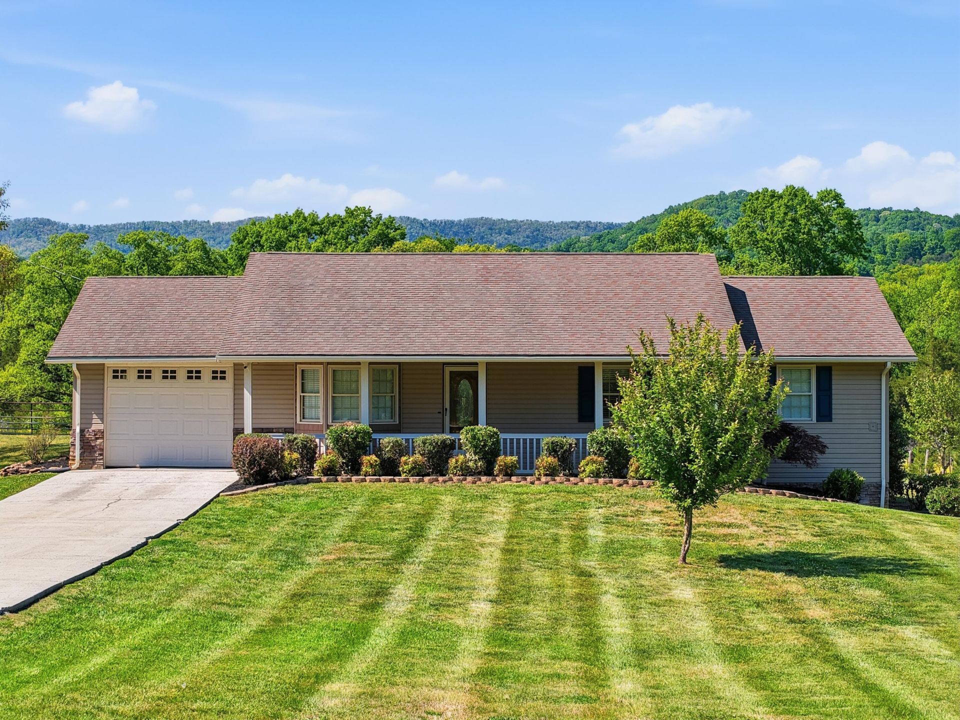 467 Oakmont Road, Bean Station, TN 37708 Main Photo