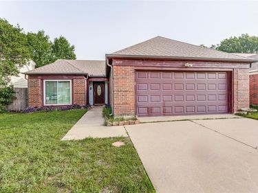4617 Feathercrest Drive, Fort Worth, TX 76137