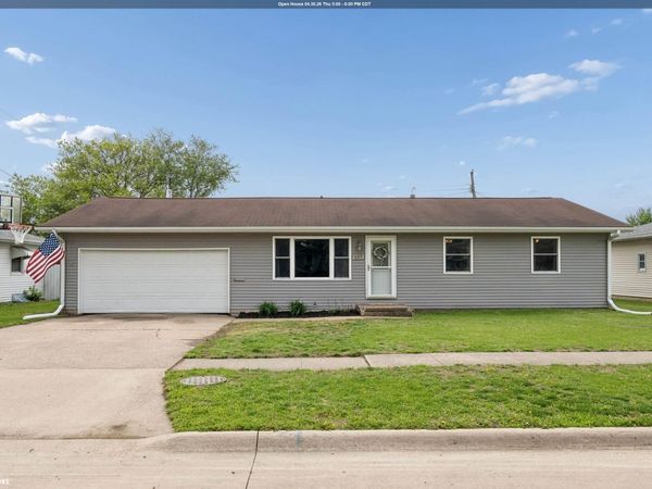 137 Greenbrier Drive, Burlington, IA 52601