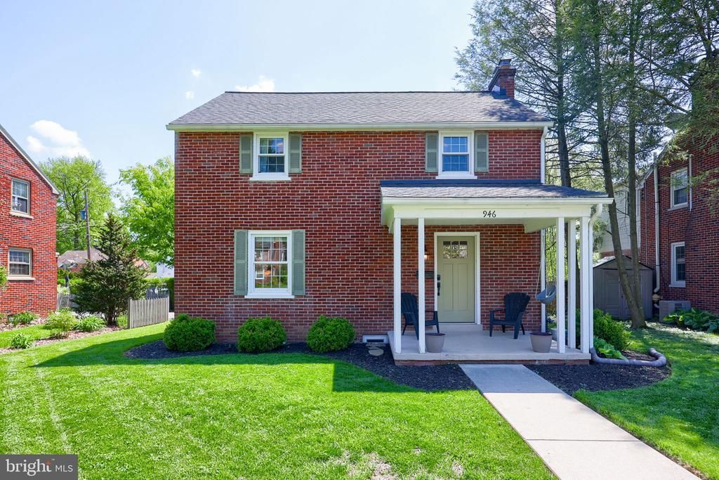 946 Salisbury Court, Lancaster, PA 17601 Main Photo