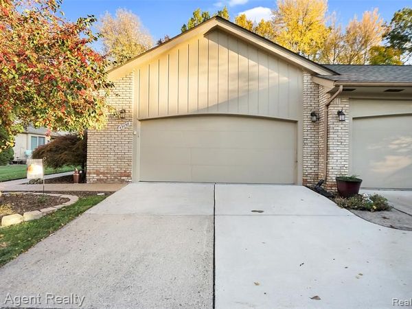 43058 W Kirkwood Drive , Clinton Twp, MI 48038