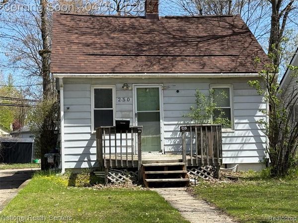 250 W Walton Boulevard, Pontiac, MI 48340