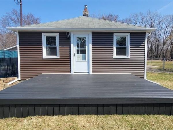 1201 Glendale Street , Burton, MI 48509