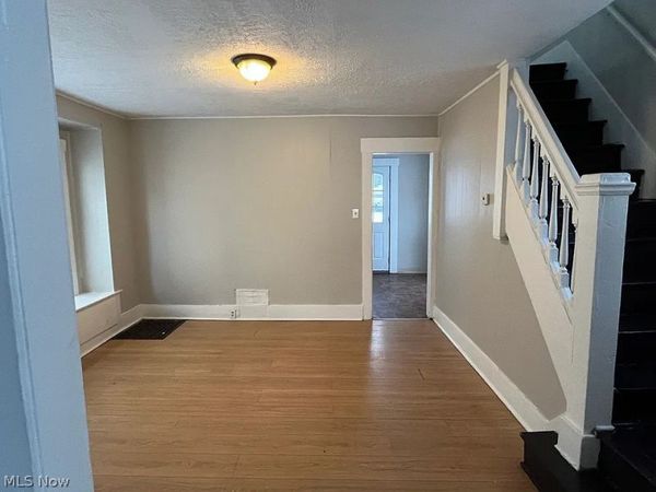 384 W Bartges Street , Akron, OH 44307