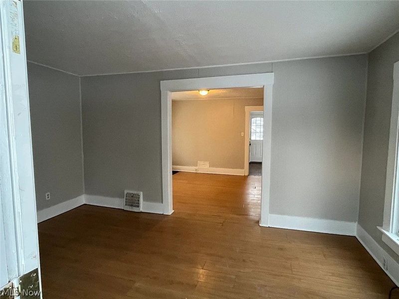 384 W Bartges Street, Akron, OH 44307 Photo 3