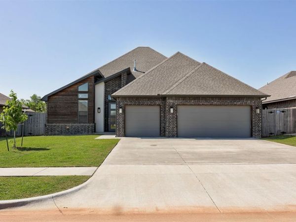 1812 W Zachary Way, Mustang, OK 73064